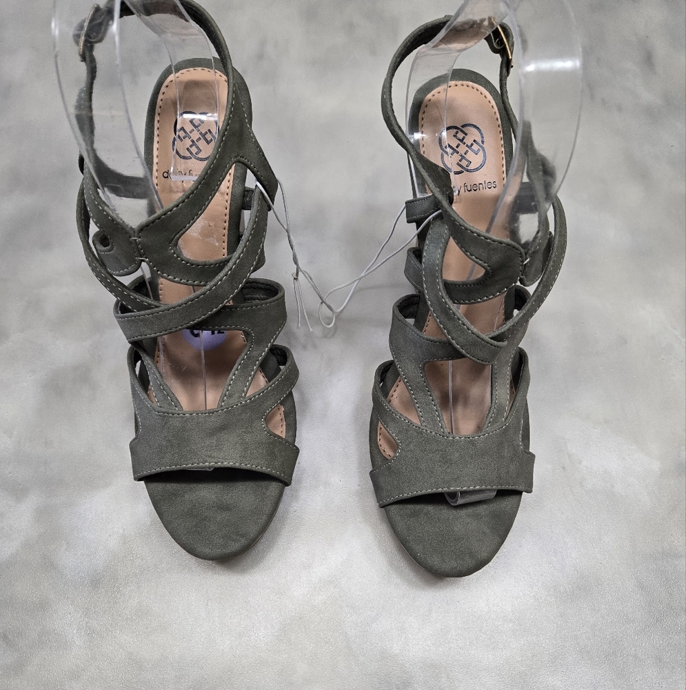 Daisy Fuentes Stylish Sage Green 5" Wedge Sandals Size 8.5M - Picture 4 of 5